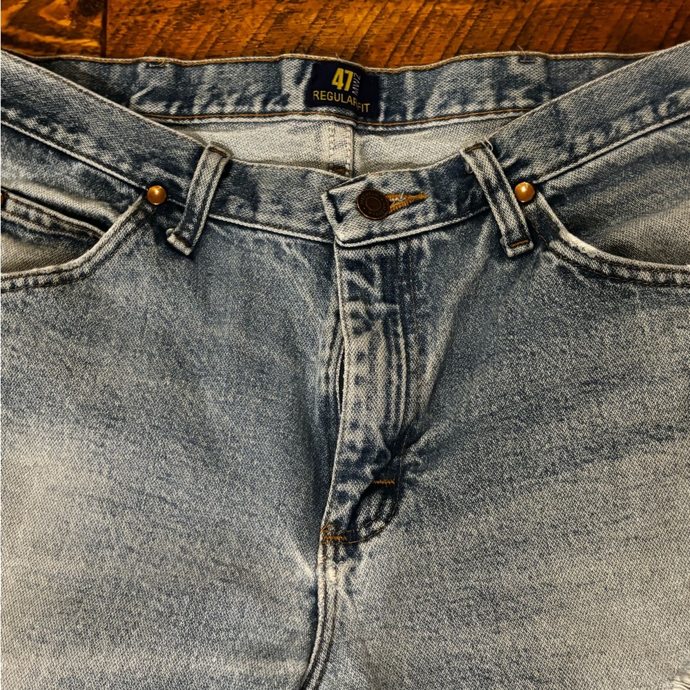Classic Light Blue Distressed Men's Wrangler Jeans - Picture 3 of 8